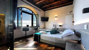 Deluxe Double Room | Minibar, soundproofing, iron/ironing board, free WiFi