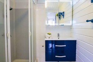 Bathroom - Gite Colleen, Atypique, Spacieux, Grande Terrasse (Sainte-Rose)