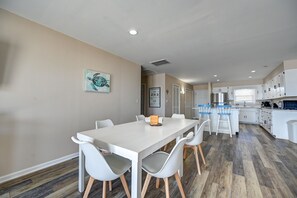 Dining - Gorgeous Ocean Front - Sleep 8 (Surf City)