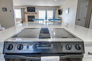 Interior - Gorgeous Ocean Front - Sleep 8 (Surf City)