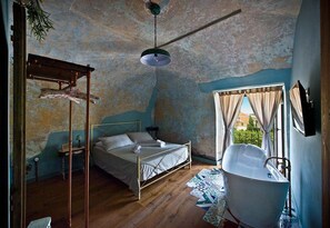 1 soverom, skrivebord, strykejern/-brett og wi-fi (inkludert)