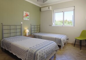 2 chambres, fer et planche à repasser, accès au Wi-Fi (inclus)