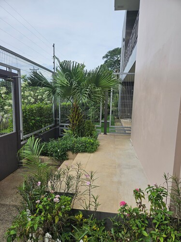 Mini Apartment self contained sleeps 4, Pet Friendly