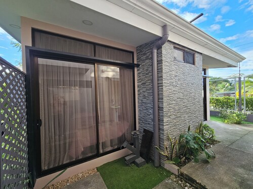 Mini Apartment self contained sleeps 4.