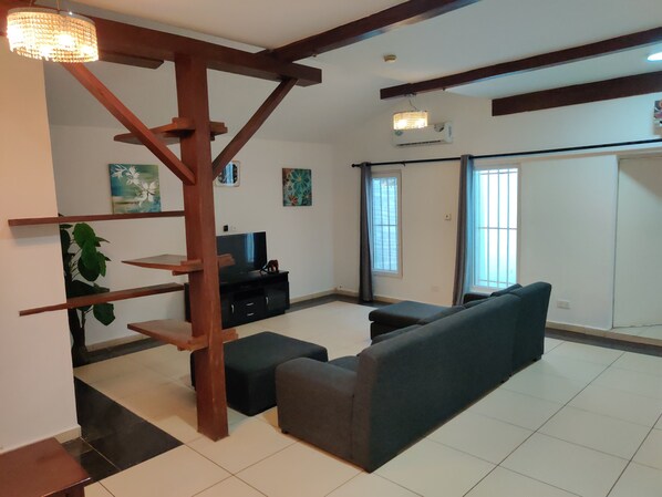 Living area - Beach Road Oasis (Sekondi-Takoradi)