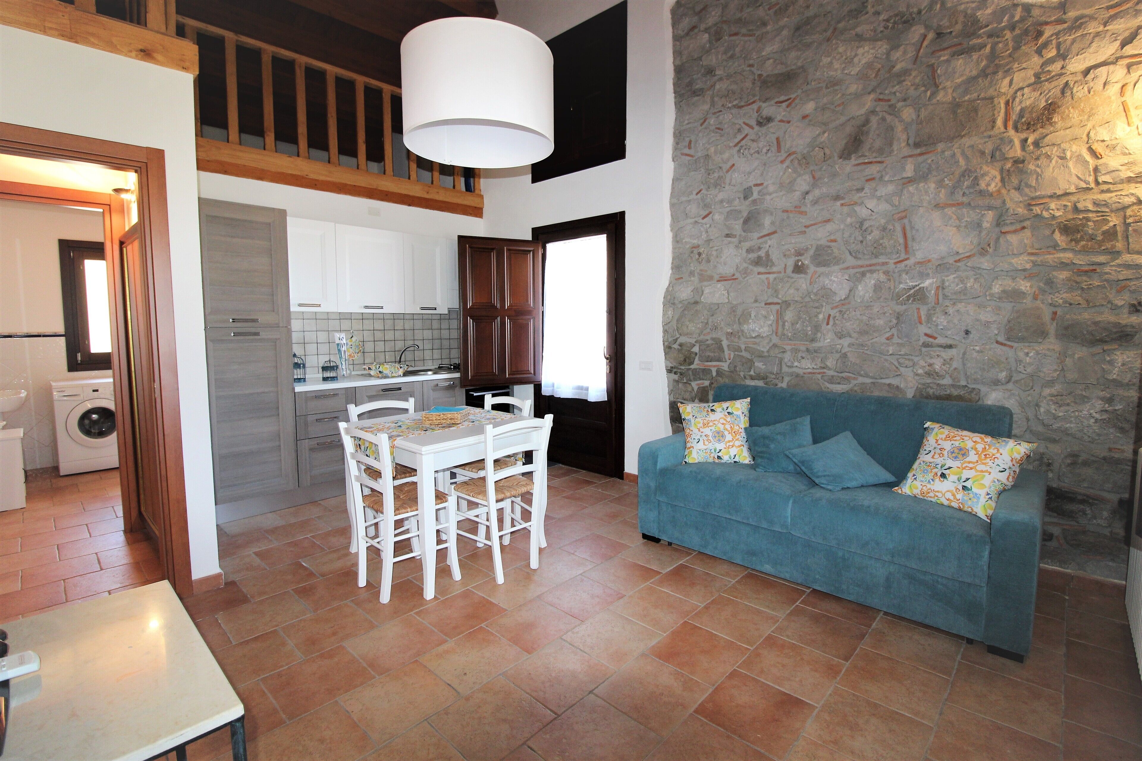 Appartamento Deluxe, vista mare | Area soggiorno | TV a schermo piatto