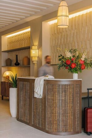 Lobby - Sonder Yelo Lumiere (Cannes)