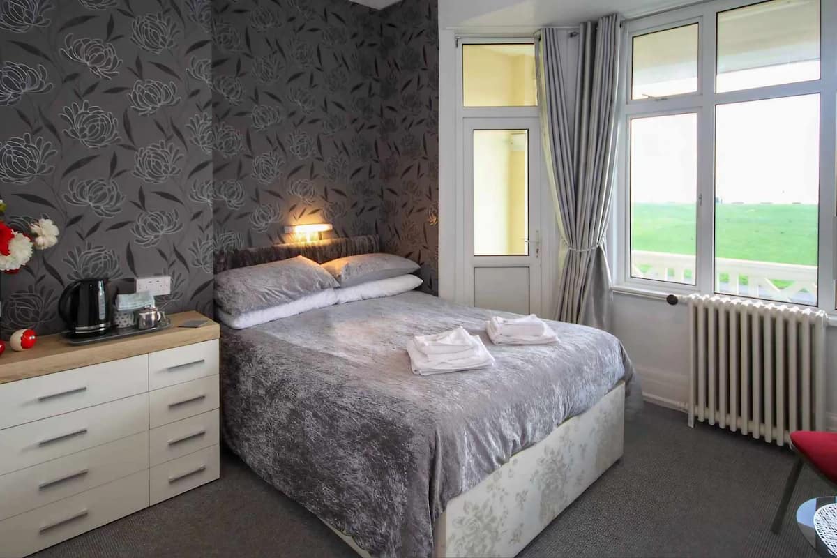 Deluxe-Doppelzimmer, mit Bad, Meerblick | 1 Schlafzimmer, kostenloses WLAN