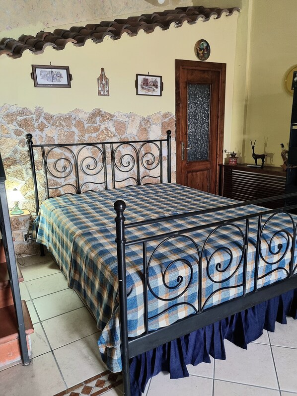 2 bedrooms, bed sheets