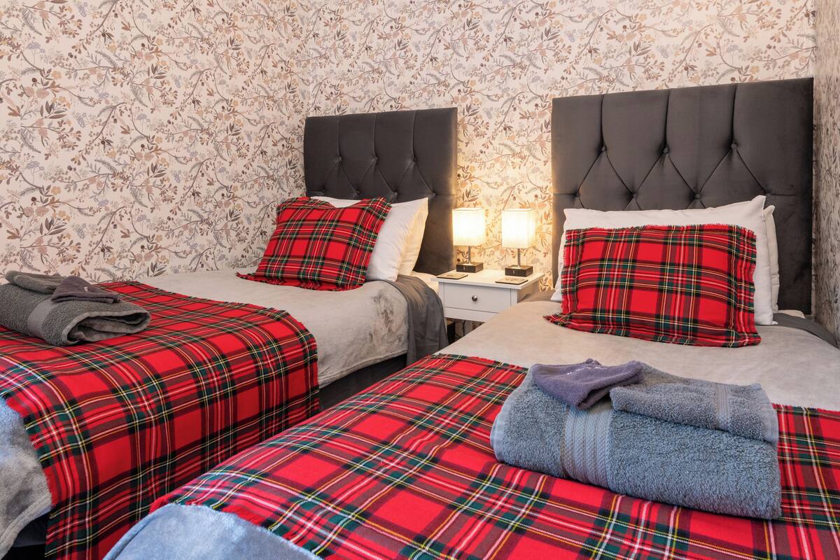 1 bedroom, iron/ironing board, bed sheets