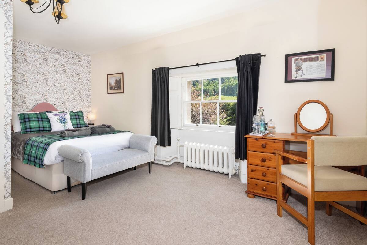 1 bedroom, iron/ironing board, bed sheets