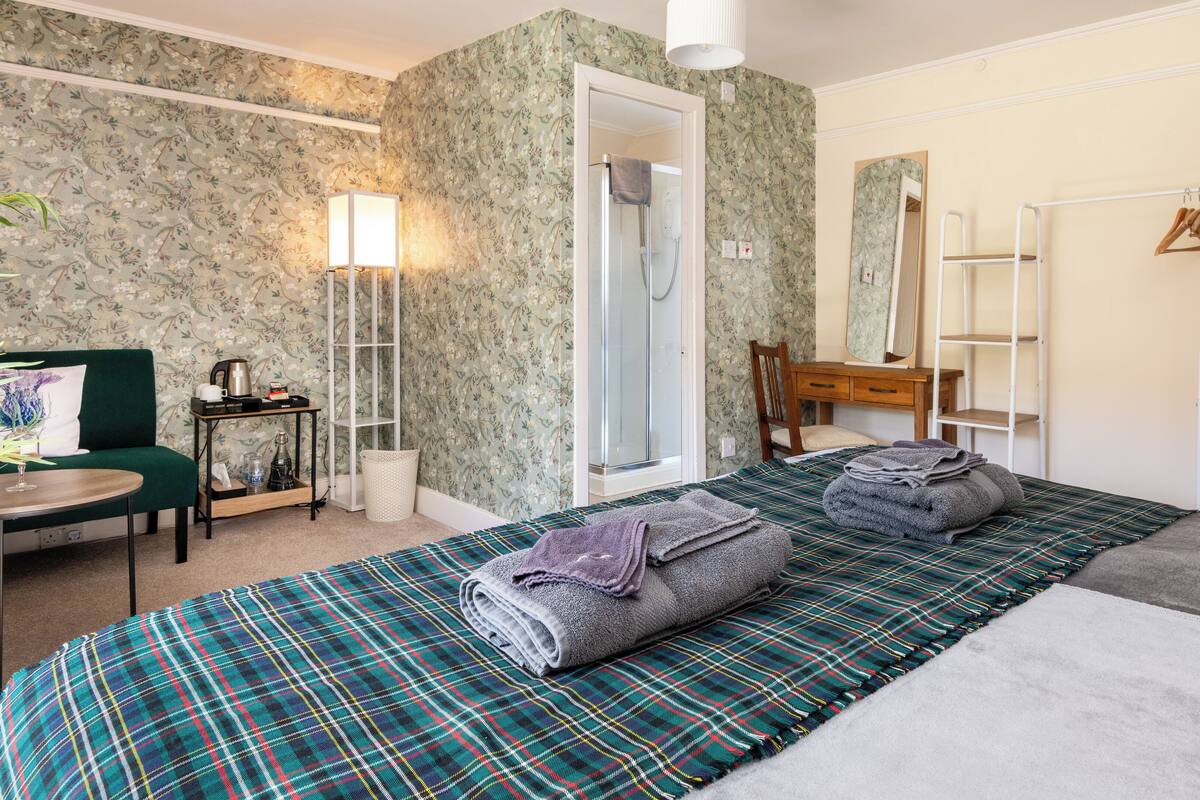 1 bedroom, iron/ironing board, bed sheets