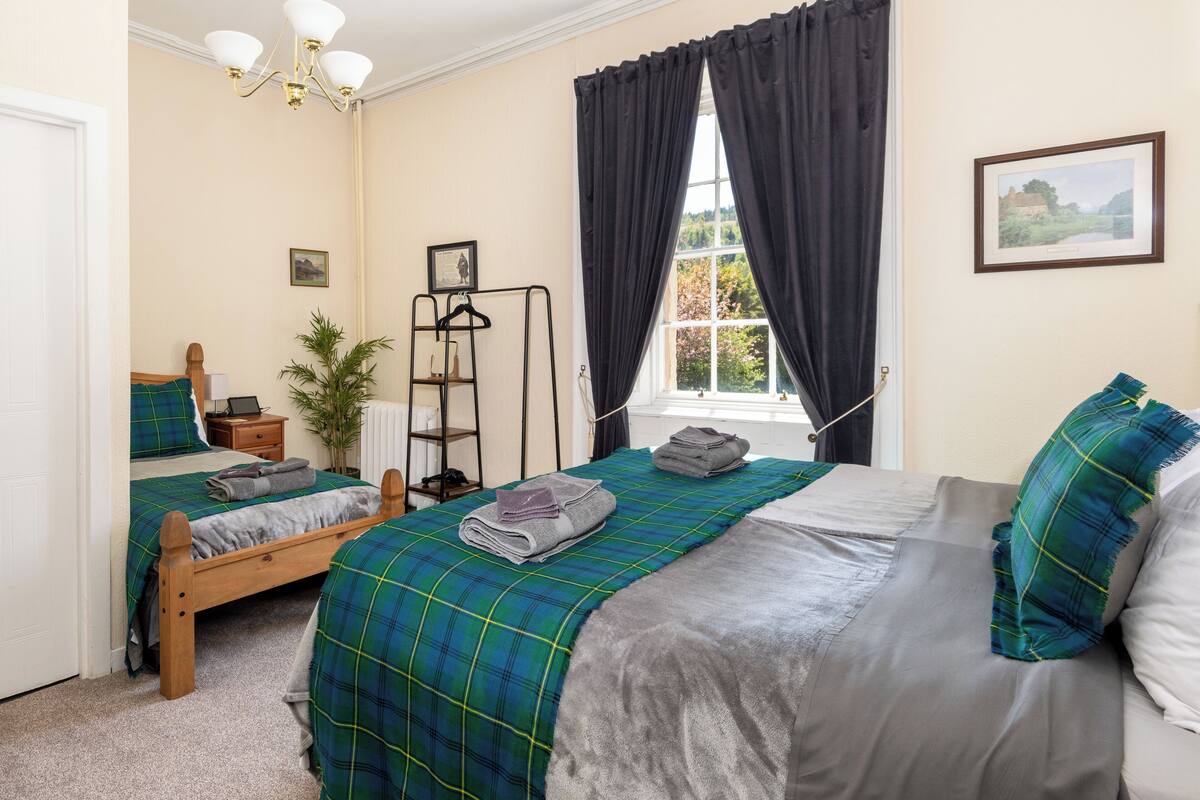 1 bedroom, iron/ironing board, bed sheets
