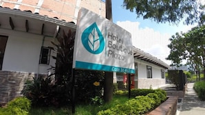 Señalización para el Hotel Boutique Plaza en la Calle 36 número 63-16.