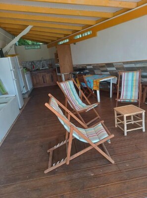 Outdoor dining - Le Nid De Nicolas (Saint-Esprit)