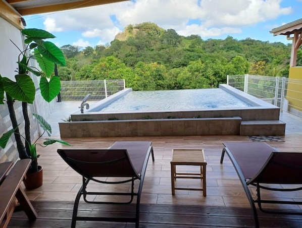 Outdoor pool - Le Nid De Nicolas (Saint-Esprit)