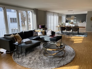 Living area - Beautiful 3-bed Apartment in Munchen (Munich)