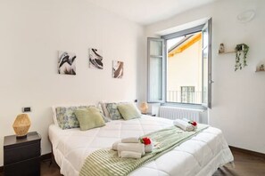 2 soverom, skrivebord, strykejern/-brett og wi-fi