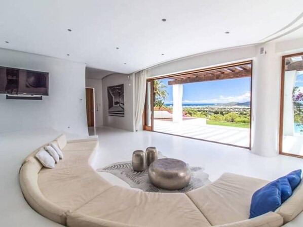 6 bedrooms, WiFi