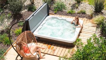 Bain à remous extérieur