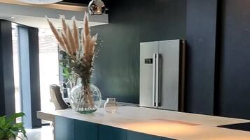 House | Private kitchen | Fridge, microwave, oven, stovetop