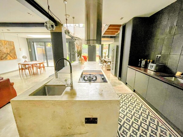 Remarkable 7-bed House In London - Enfield