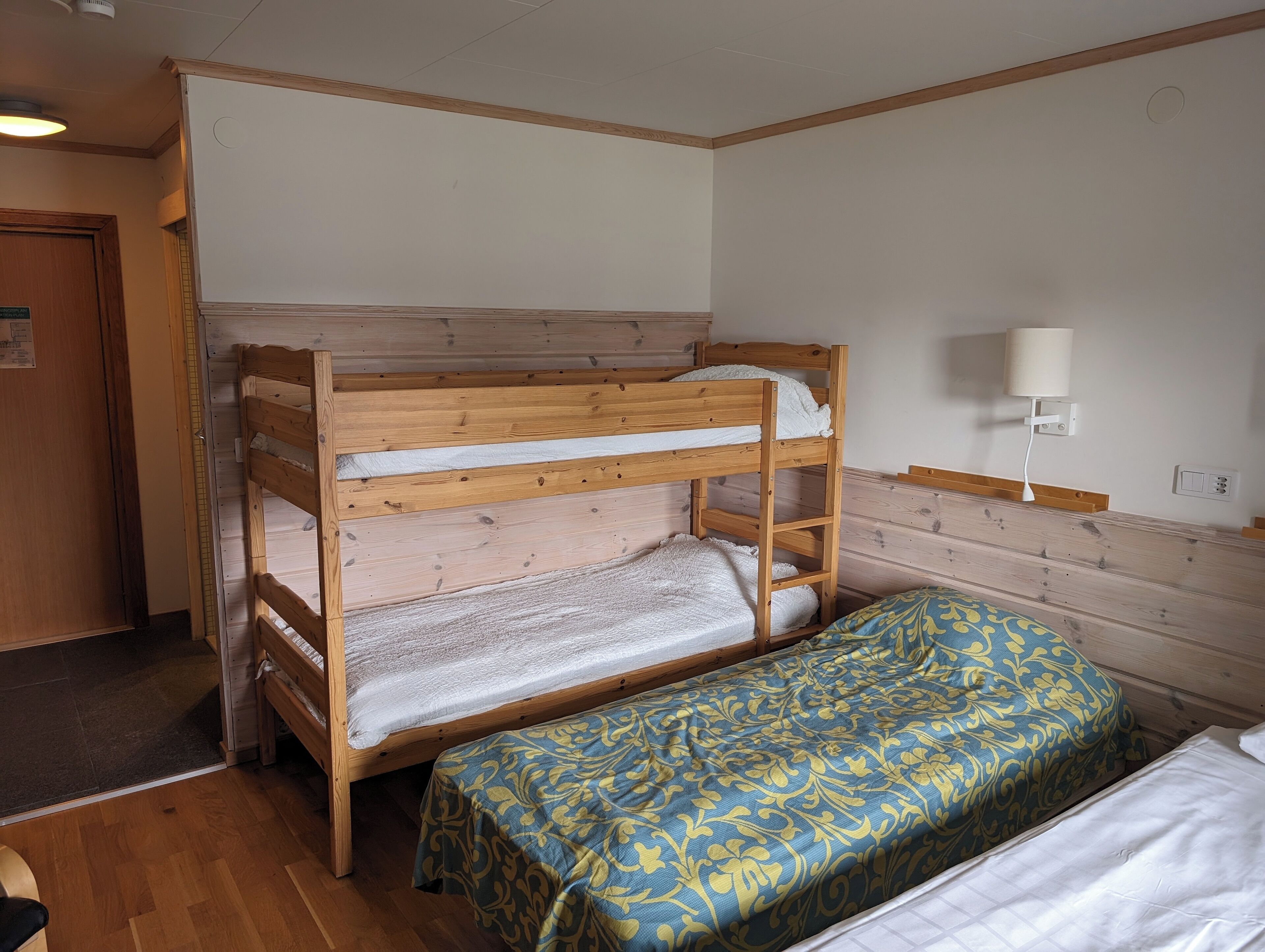 Desk, laptop workspace, WiFi (free), bed sheets
