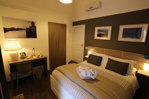 Classic Double or Twin Room, City View | Down comforters, desk, laptop workspace, blackout drapes - MAVA' BED AND BREAKFAST (Catania)
