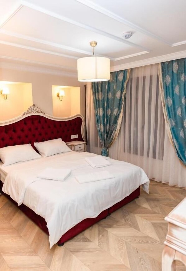 Deluxe Room, Non Smoking | Desk, bed sheets - mirapartotel (Istanbul)