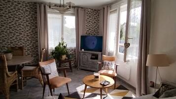 3 bedrooms, iron/ironing board, travel crib, free WiFi