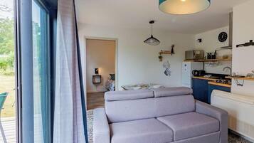 Smart-tv en een tafeltennistafel