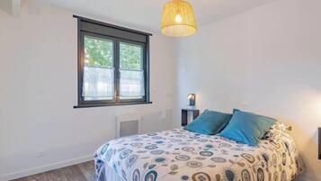 2 bedrooms, WiFi, bed sheets