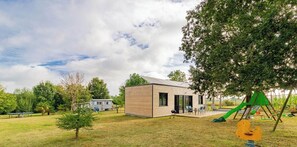 Children’s area - Accessible chalet & Indoor heated swimming pool (Saint-Augustin-des-Bois)