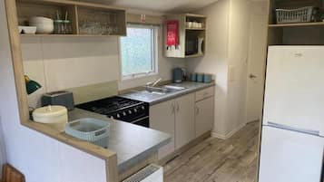 Cookware/dishes/utensils