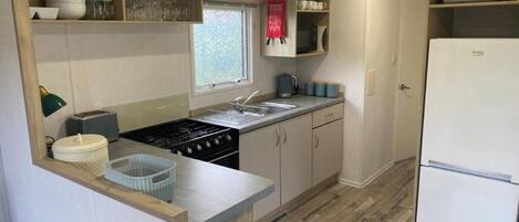 Batterie de cuisine, vaisselle et ustensiles