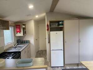 Cookware/dishes/utensils - Nala Lodge (Knaresborough)