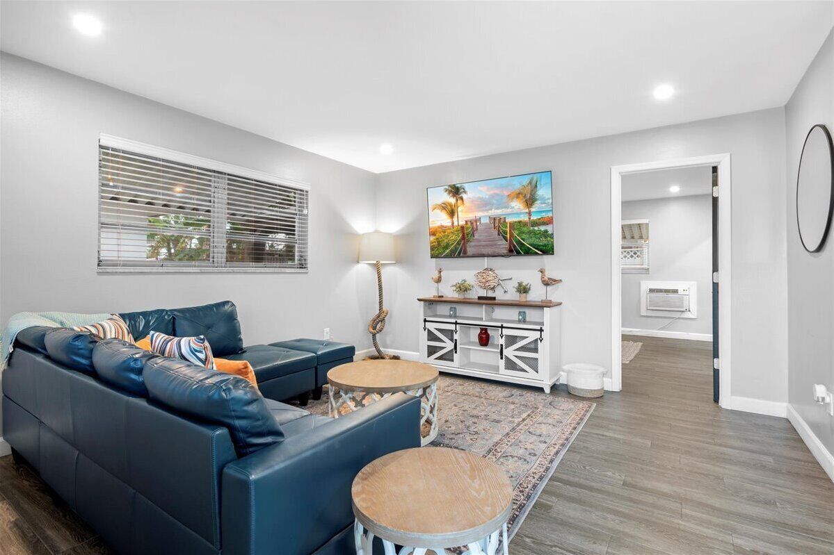 Costal Lakeside 1BR in Lake Worth