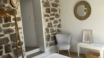 1 slaapkamer, een strijkplank/strijkijzer, gratis wifi, beddengoed