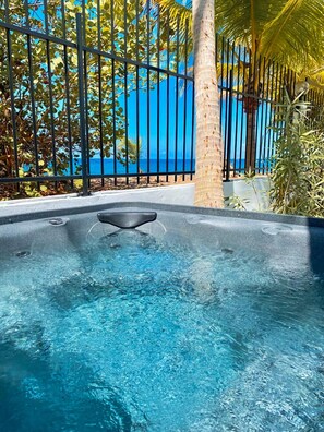Bañera de hidromasaje exterior