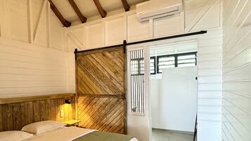 3 bedrooms, iron/ironing board, internet, bed sheets