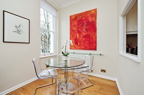 Apartment (2 Bedrooms) | In-room dining