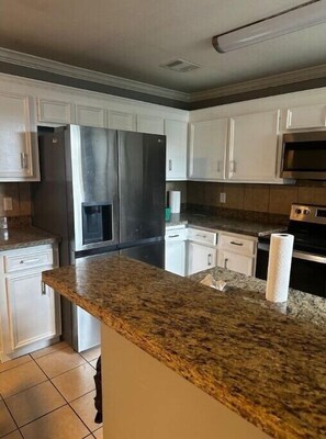 Private kitchen - Sunnyside Shine
 (Houston)