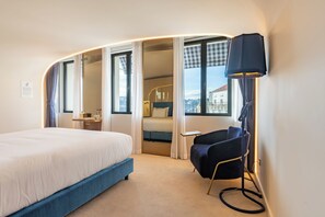 Comfort Room, River View