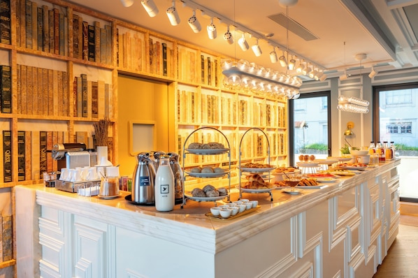 Free daily buffet breakfast