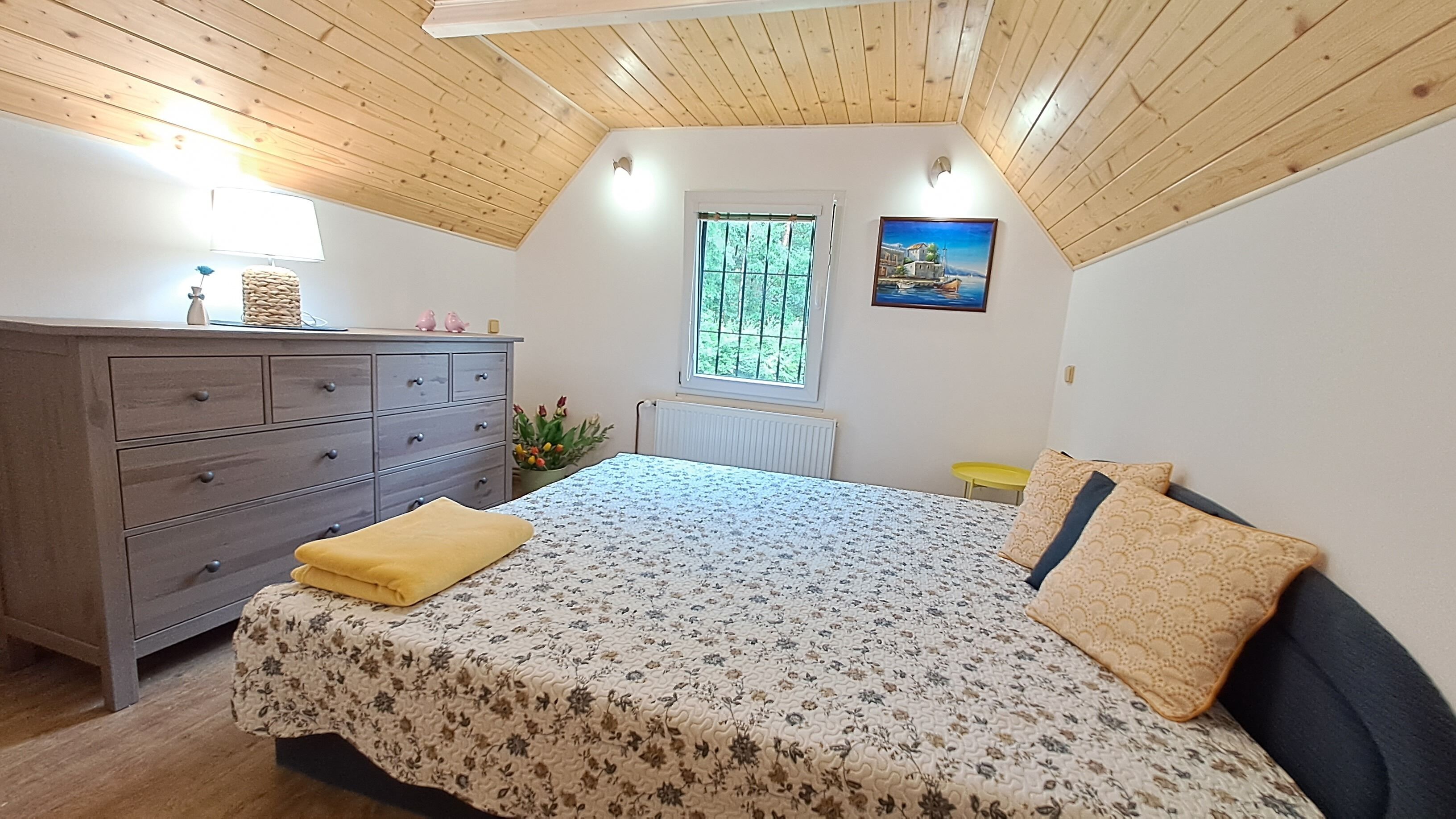2 slaapkamers, een strijkplank/strijkijzer, wifi, beddengoed