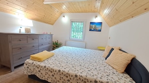 2 makuuhuonetta, silitysrauta/-lauta, Wi-Fi, vuodevaatteet