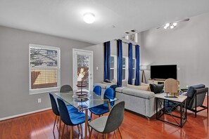 Interior - Frisco Urban Escape (Frisco)