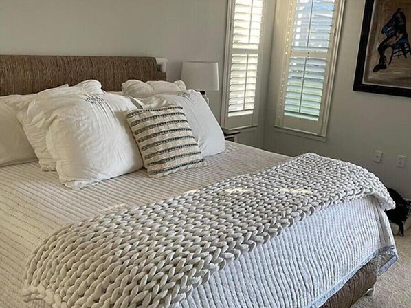 3 habitaciones, tabla de planchar con plancha, wifi y ropa de cama 