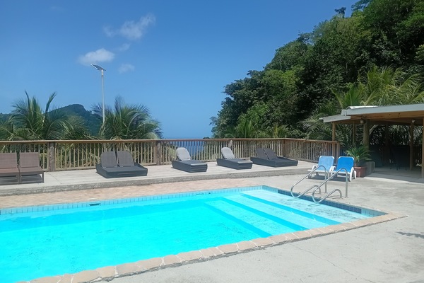 Hồ bơi ngoài trời