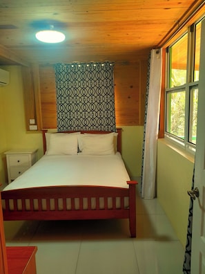 Free WiFi, bed sheets - Pinard's Mountain Resort- Cottage 9 (Pointe Michel)